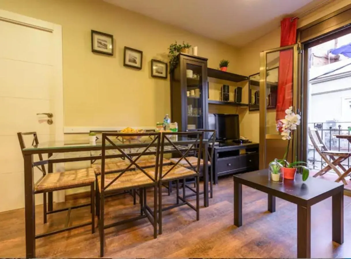 Ramblasrentals Cozy Renovated 2Br With Balcony Lift 20M Rambla - Parking - Wifi Barcelona Apartment
