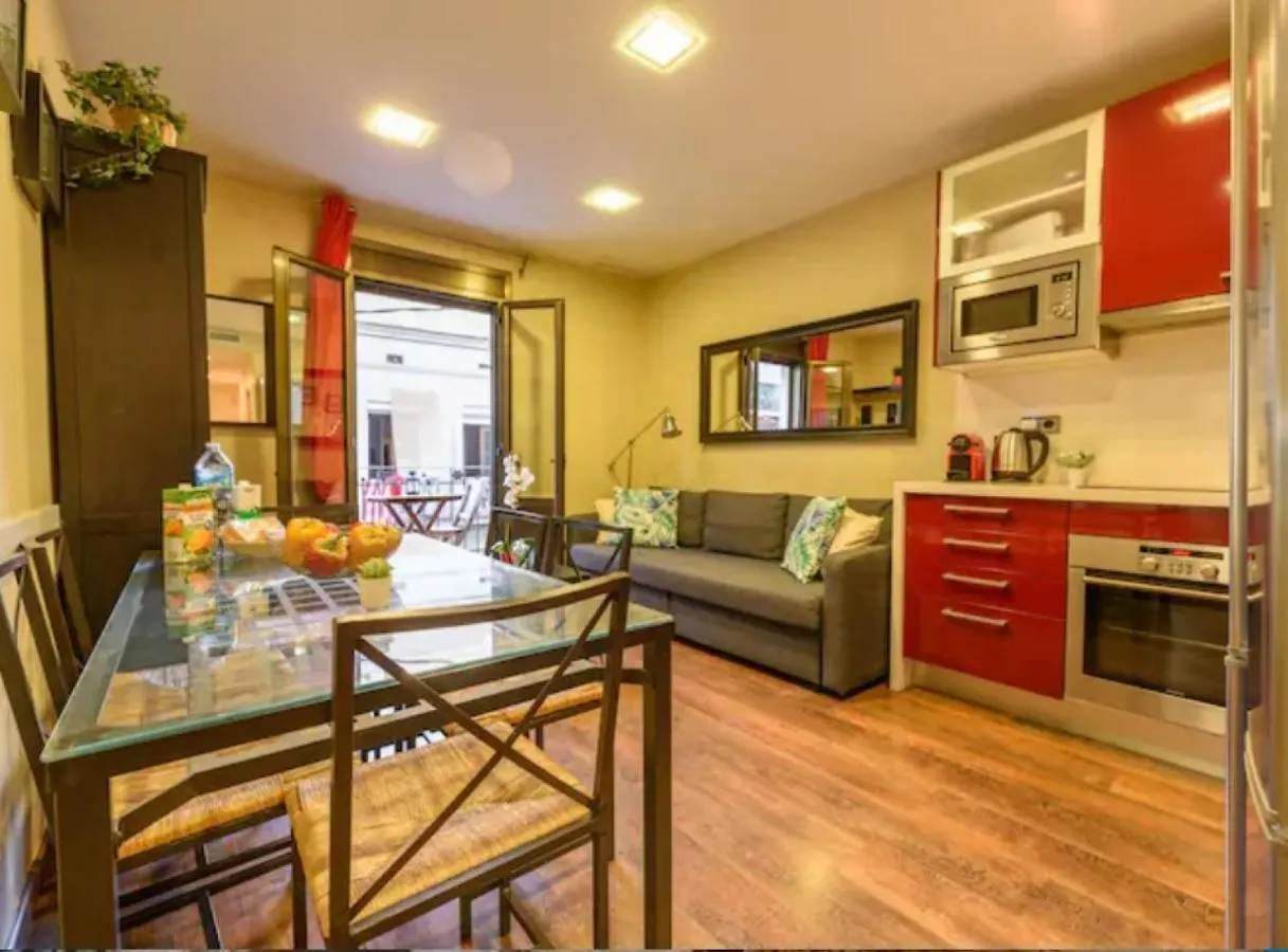 Ramblasrentals Cozy Renovated 2Br With Balcony Lift 20M Rambla - Parking - Wifi برشلونة 0*,  إسبانيا