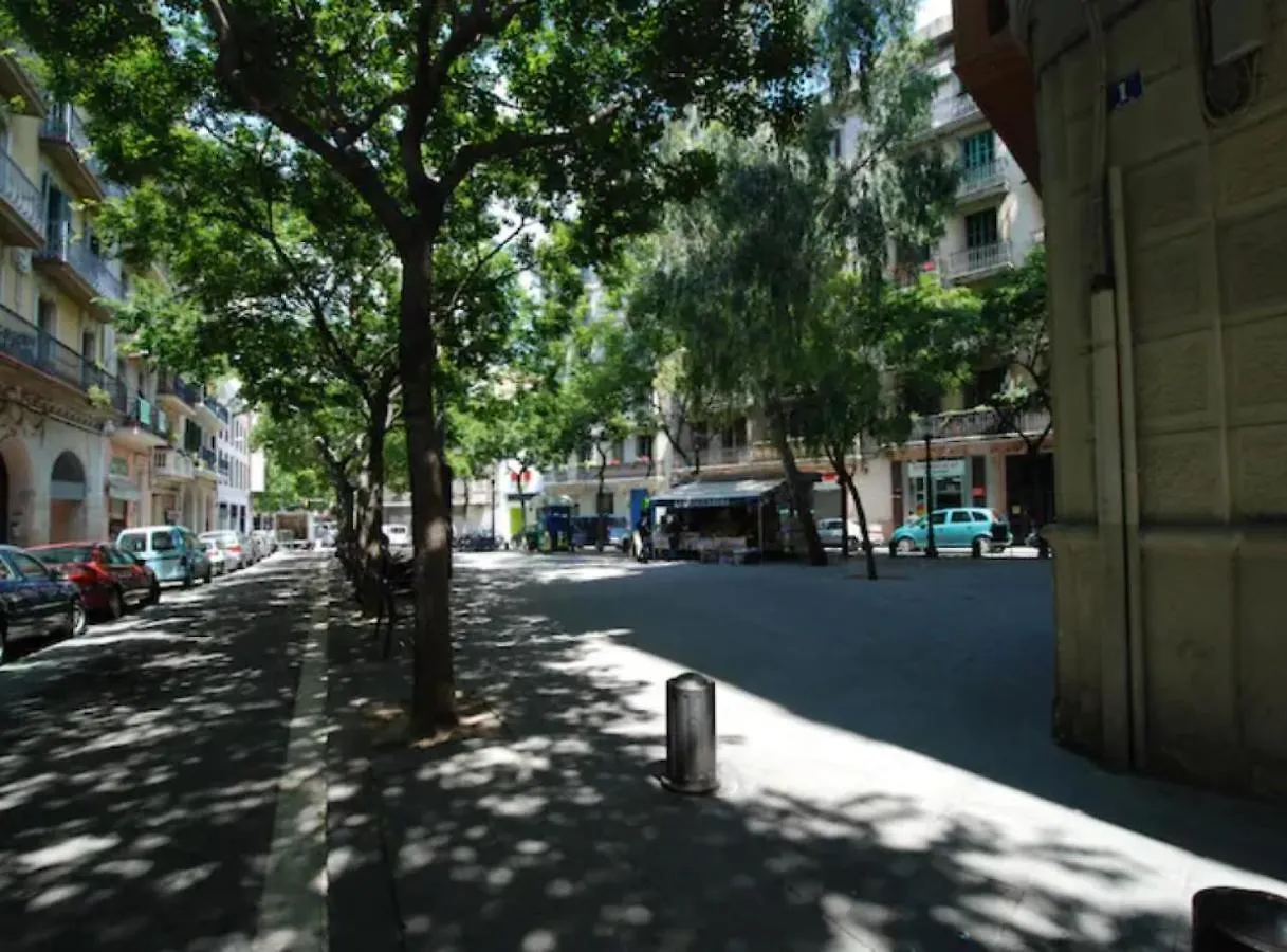 شقة Ramblasrentals Cozy Renovated 2Br With Balcony Lift 20M Rambla - Parking - Wifi برشلونة